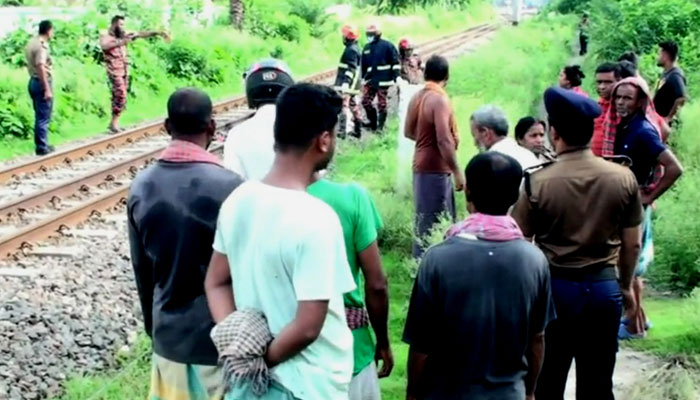 নাটোরে ট্রেনে কাটা পড়ে নারীর মৃত্যু নাটোরে ট্রেনে কাটা পড়ে নারীর মৃত্যু