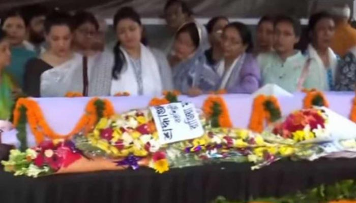 শহীদ মিনারে রাষ্ট্রীয় সম্মাননায় বুলবুল মহলানবীশকে বিদায়