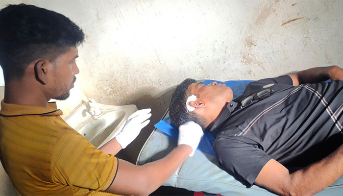 শার্শায় সাংবাদিক পেটালেন সার্জেন্ট