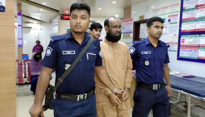 অনায়াসে হৃদরোগের চিকিৎসা করছিলেন এইচএসসি পাস নুরুল