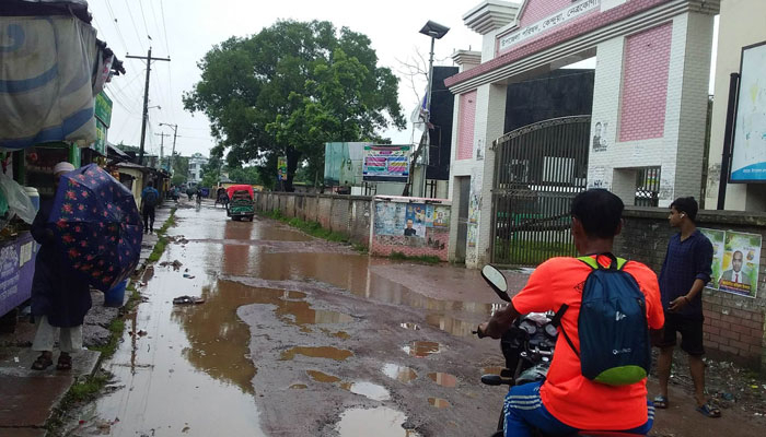 পরিষদের নাকের ডগায় জলাবদ্ধতা