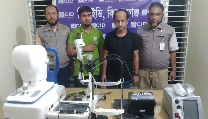 ৬৫ লাখ টাকার যন্ত্রপাতিসহ তিনজন আটক
