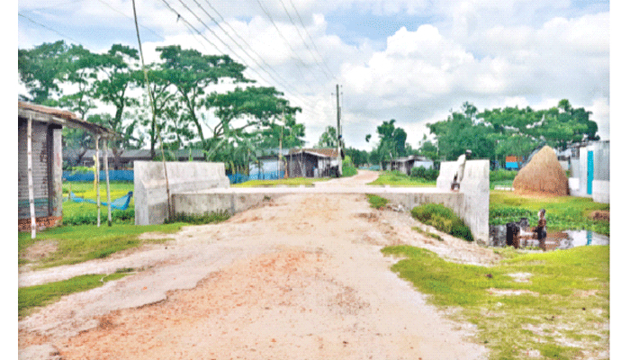৮ কিলোমিটারে ‘আটকা’ দুই সড়কের সুফল