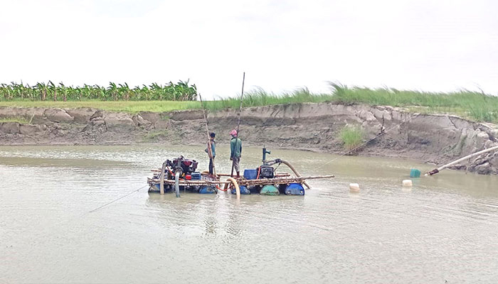 সদরপুরে থামছে না অবৈধ বালু উত্তোলন