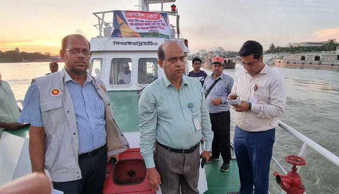নিরাপত্তা নিশ্চিতকরণে শীতলক্ষ্যায় ৭ নৌযানকে অর্থদণ্ড