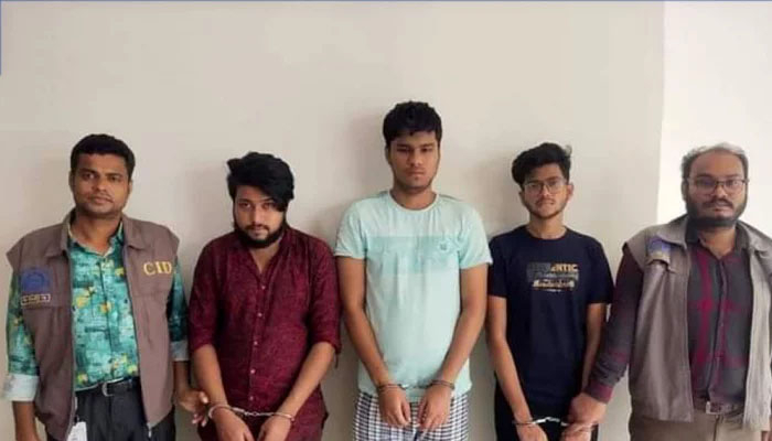 নারীদের ব্যক্তিগত ছবি টেলিগ্রাম গ্রুপে দিয়ে ধরা ৪ তরুণ