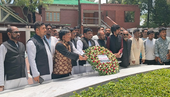 বঙ্গবন্ধুর সমাধিতে শ্রদ্ধা ফরিদপুর আওয়ামী মোটর শ্রমিক লীগের