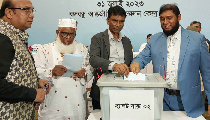 এফবিসিসিআই নির্বাচনে ভোট চলছে