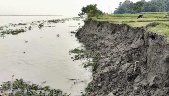 ব্রহ্মপুত্র, ঘাঘট ও করতোয়ায় পানি বাড়ছে, ভাঙন আতঙ্ক