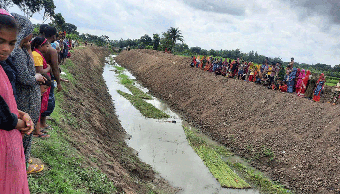 খালে ভাসছিল যুবকের মরদেহ