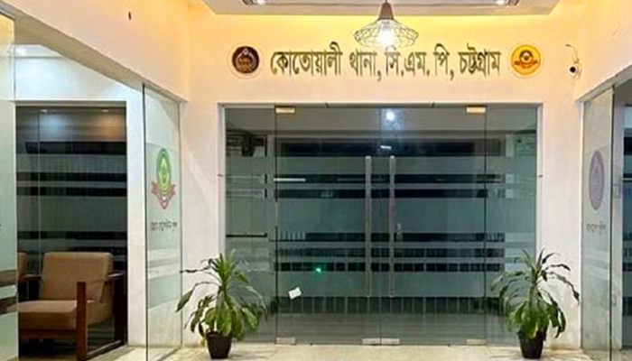 মারামারির নাটক সাজিয়ে ব্যবসায়ীর ১০ লাখ টাকা ছিনতাই