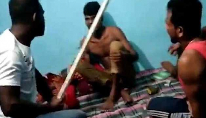 যুবককে বিবস্ত্র করে নির্যাতন, ভিডিও ভাইরাল
