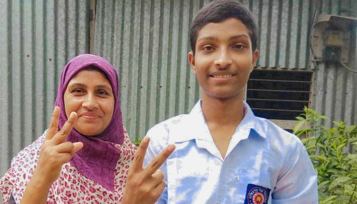 সিংড়ায় মা-ছেলের একসঙ্গে এসএসসি পাস
