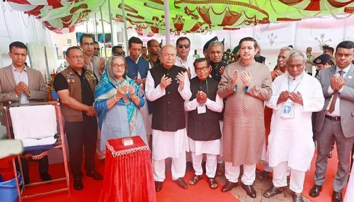 কিছু মানুষ দেশের ভালো দেখতে পারে না: প্রধানমন্ত্রী