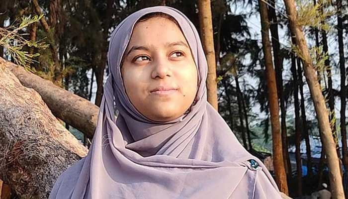 মেসে ফ্যানের সঙ্গে ঝুলছিল বিশ্ব‌বিদ‌্যাল‌য়ছাত্রীর মরদেহ