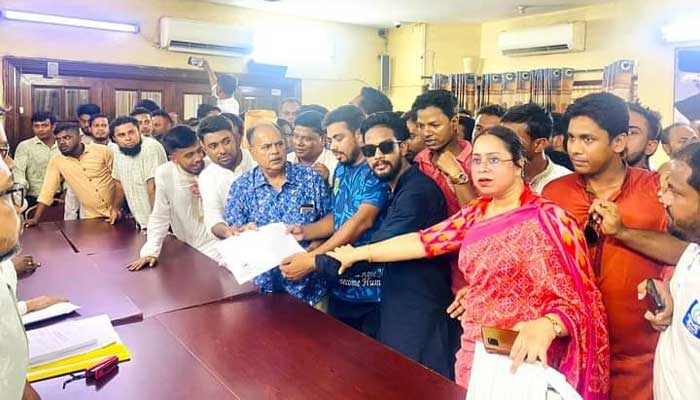 আ. লীগের মনোনয়ন ফরম নিলেন সাবেক ছাত্রনেতা শফী