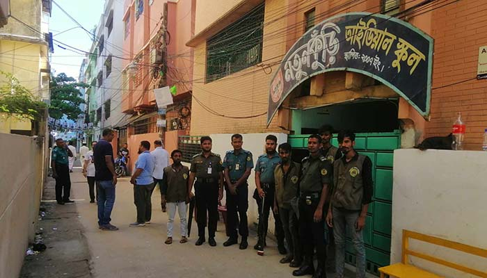 এক ঘণ্টায় এক কেন্দ্রে ৩৪ ভোট, আছেন শুধু নৌকার এজেন্ট