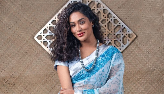 কেন অভিনয়ে কম দেখা যায়, জানালেন মম কেন অভিনয়ে কম দেখা যায়, জানালেন মম