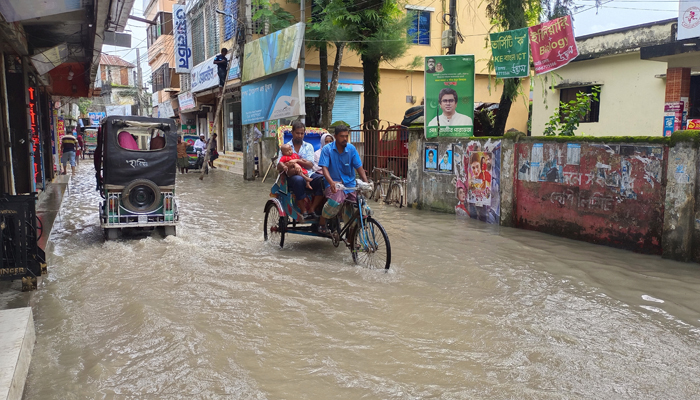 বেড়িবাঁধ ভেঙে রাঙ্গাবালীর ৫ গ্রাম প্লাবিত, পটুয়াখালী পৌর শহরেও পানি বেড়িবাঁধ ভেঙে রাঙ্গাবালীর ৫ গ্রাম প্লাবিত, পটুয়াখালী পৌর শহরেও পানি