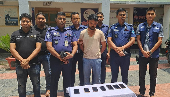 ফোন চুরি করতে জানাজায় শরিক হন তারা ফোন চুরি করতে জানাজায় শরিক হন তারা