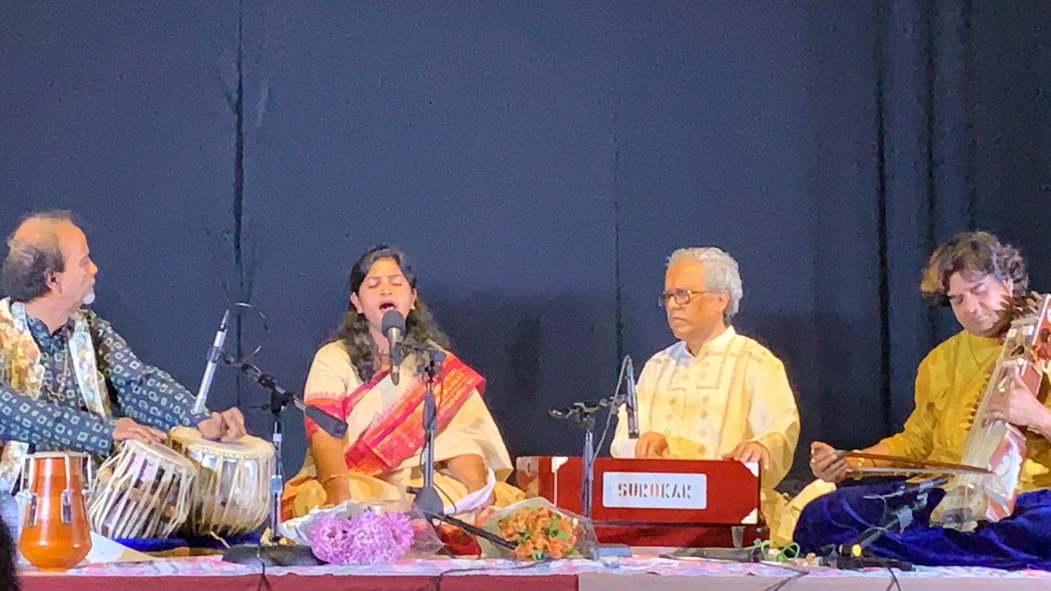 টরন্টোয় রবীন্দ্রসংগীতের মোহনীয় সন্ধ্যা টরন্টোয় রবীন্দ্রসংগীতের মোহনীয় সন্ধ্যা