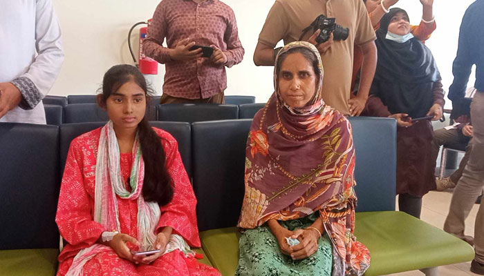 মায়ের দেওয়া কিডনিতে বাঁচল শ্রাবণীর প্রাণ মায়ের দেওয়া কিডনিতে বাঁচল শ্রাবণীর প্রাণ