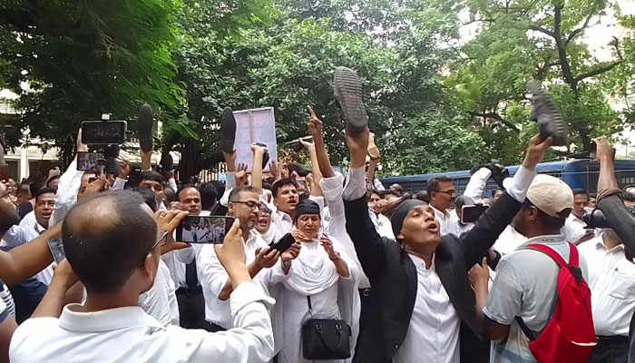তারেক-জোবাইদার কারাদণ্ড, বিএনপিপন্থী আইনজীবীদের জুতা মিছিল তারেক-জোবাইদার কারাদণ্ড, বিএনপিপন্থী আইনজীবীদের জুতা মিছিল