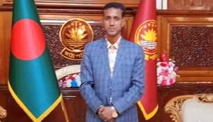 ২১ দিনেই চাকরি হারালেন রাষ্ট্রপতির এপিএস ২১ দিনেই চাকরি হারালেন রাষ্ট্রপতির এপিএস