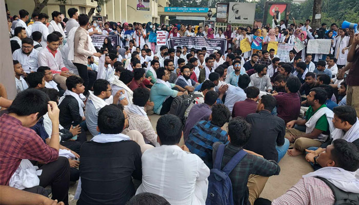 খুলনায় ৩ দিন পর ওষুধ ব্যবসায়ীদের ধর্মঘট প্রত্যাহার খুলনায় ৩ দিন পর ওষুধ ব্যবসায়ীদের ধর্মঘট প্রত্যাহার