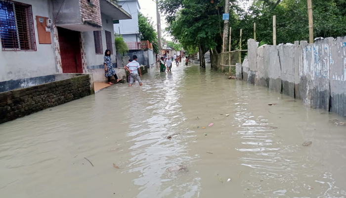 বরিশালে ২ দিন ধরে তলিয়ে আছে নদী তীরবর্তী জনপদ
