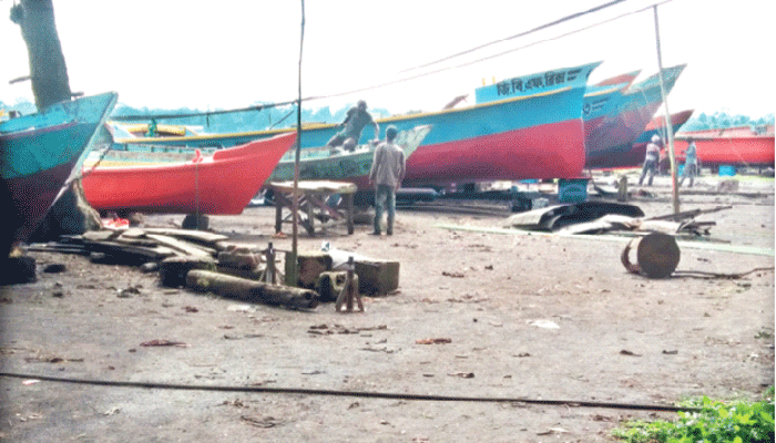 কর্মহীন হয়ে পড়ছেন ডকইয়ার্ড শ্রমিকরা