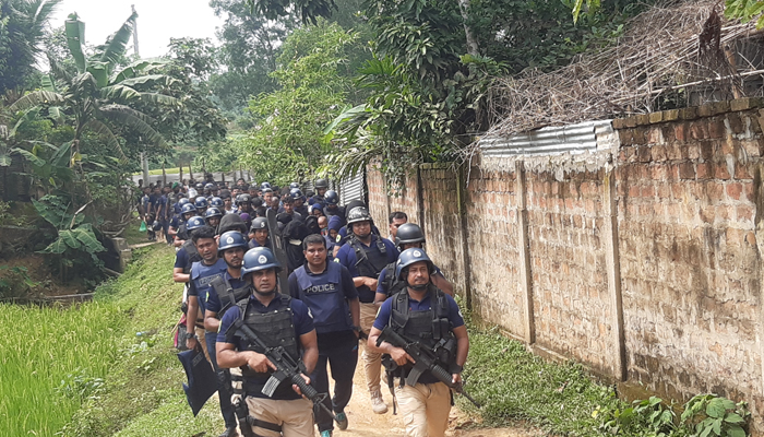 আটক ১০ জনের মধ্যে আছেন চিকিৎসকের স্ত্রী