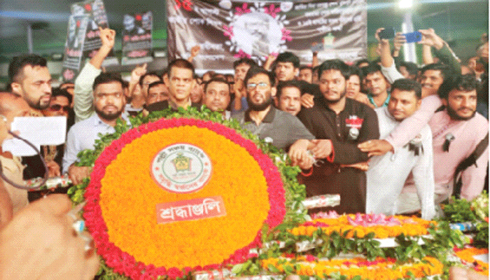 বঙ্গবন্ধুর প্রতিকৃতিতে পল্লী সঞ্চয় ব্যাংকের পুষ্পস্তবক অর্পণ
