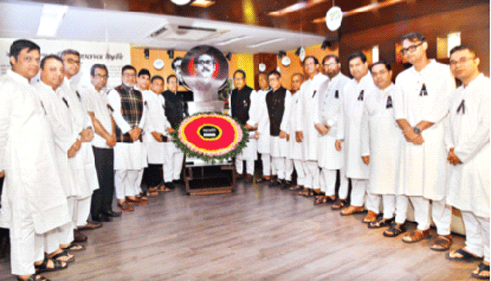 জাতির পিতার প্রতিকৃতিতে শ্রদ্ধা মার্কেন্টাইল ব্যাংকের