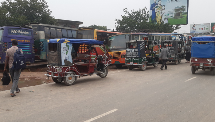নওগাঁয় ৪৮ ঘণ্টা পর বাস ধর্মঘট প্রত্যাহার