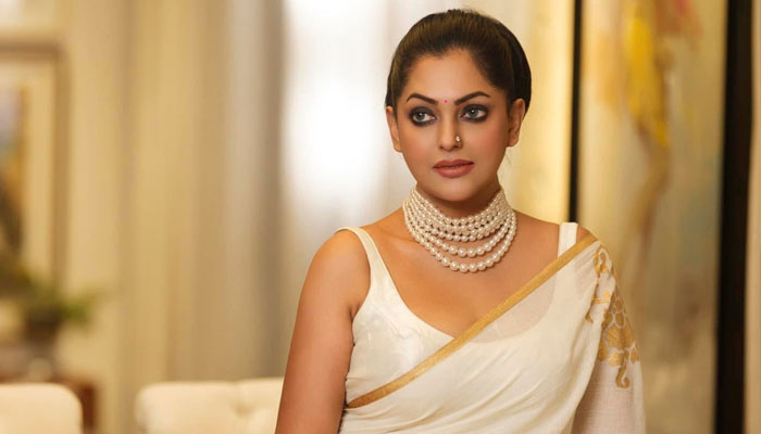 ‘কার গুটি কোন চালে, কে রয়েছে কার জালে’