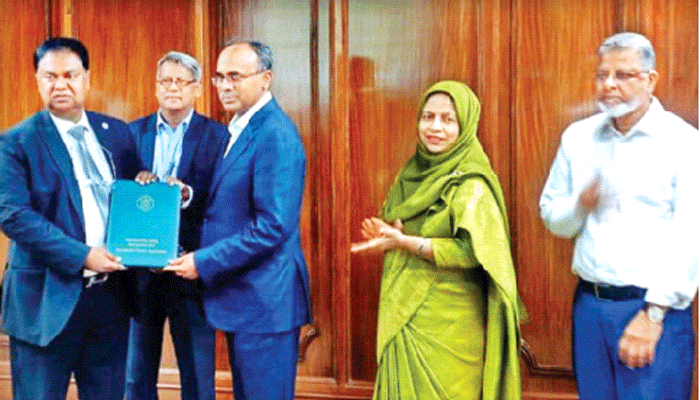 সাসটেইনেবল রেটিংয়ে পুরস্কার পেল শাহ্জালাল ইসলামী ব্যাংক