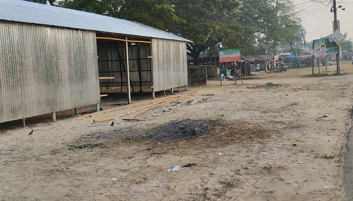 আ’লীগের সাইনবোর্ড লাগিয়ে জমি দখল