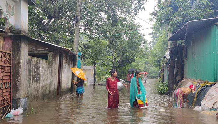 শনিবার থেকে বাড়বে বৃষ্টি, উত্তর-পূর্বাঞ্চলের নদ-নদী ফুঁসে উঠছে
