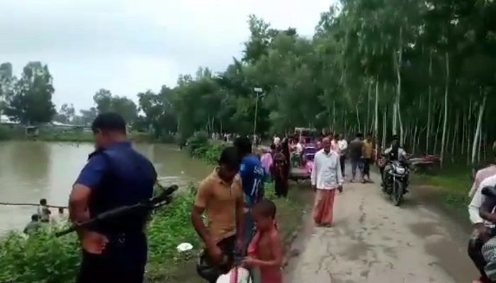 পুকুর দখলে নিতে আ’লীগ নেতার বিষ প্রয়োগ