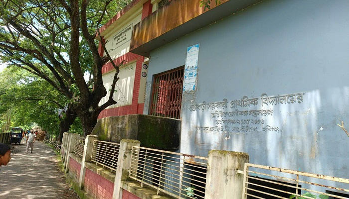বিদ্যালয়ে শৌচাগার সংকট