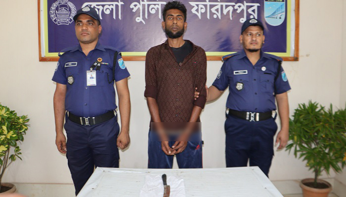 ফরিদপুরে ২ অটোচালককে গলাকেটে হত্যা: মূলহোতা গ্রেপ্তার