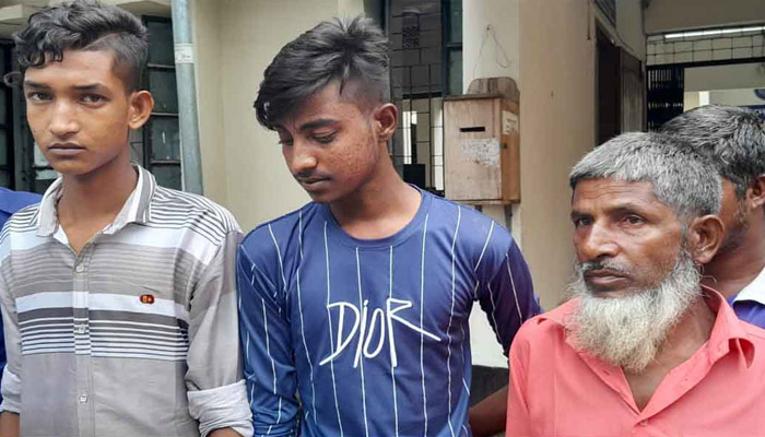 ৩০০ বস্তা সরকারি চালসহ তিনজন গ্রেপ্তার