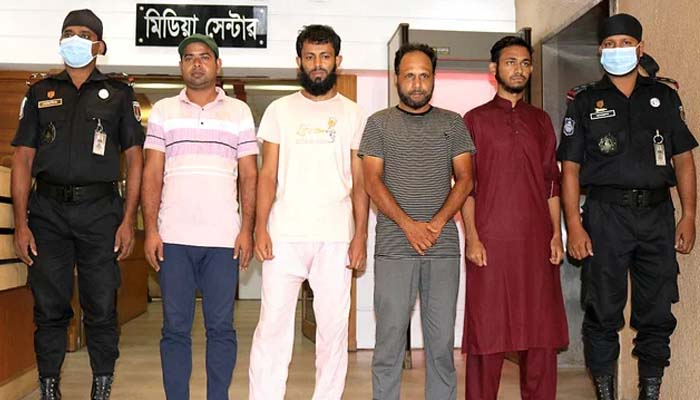 ফেসবুকে গ্রুপ খুলে জাল নোটের কারবার, গ্রেপ্তার ৪