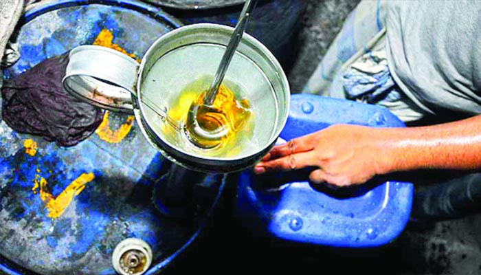 আজ থেকে মিলবে না খোলা সয়াবিন তেল