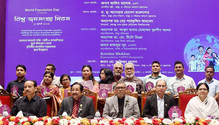 পরিবার পরিকল্পনা মিডিয়া অ্যাওয়ার্ড পেলেন ১০ সাংবাদিক
