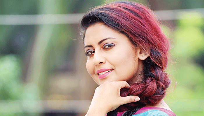 শিক্ষকতায় মনোযোগী চাঁদনী