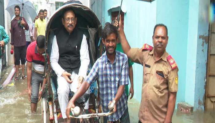 রিকশায় চড়েও শেষ রক্ষা হলো না মেয়রের