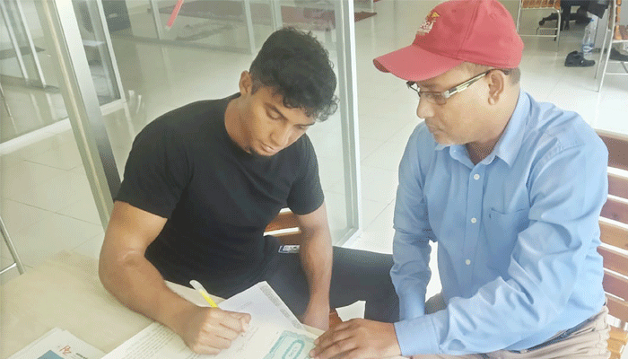 দাম কমিয়ে শেখ রাসেলেই থাকছেন জামাল ভূঁইয়া