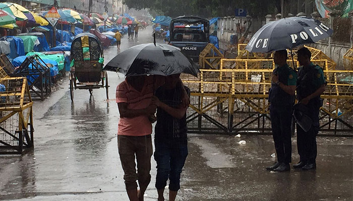 উত্তরাঞ্চলে বৃষ্টি বাড়বে, কমবে দক্ষিণে